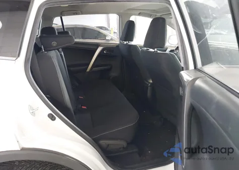 2016 Toyota Rav4 Xle z USA, uszkodzony, nr VIN JTMRFREVXGJ055526